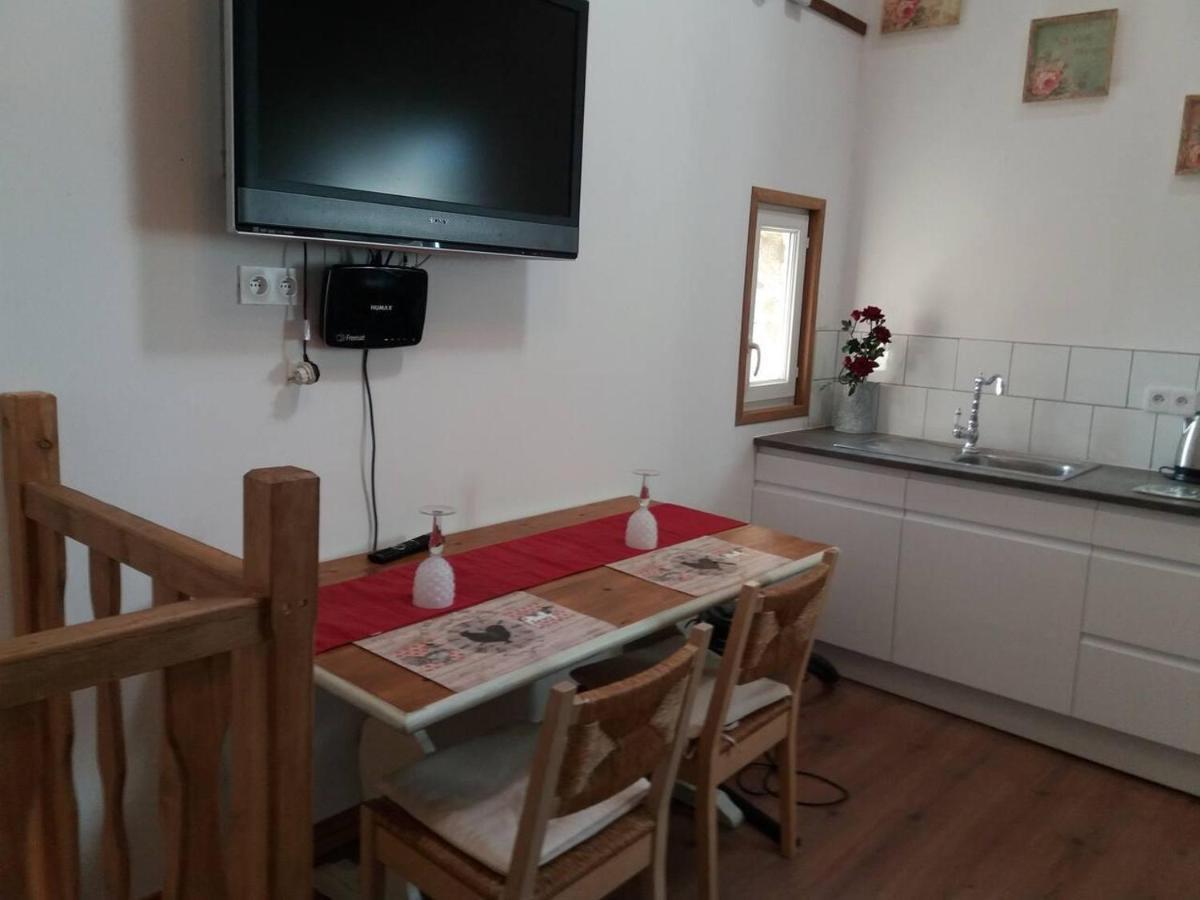 Mortain-Bocage - 2-Bed Wisteria Cottage - Sleeps 4 Notre-Dame-du-Touchet Exterior photo