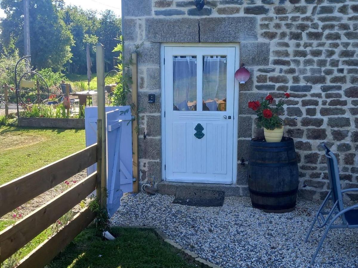 Mortain-Bocage - 2-Bed Wisteria Cottage - Sleeps 4 Notre-Dame-du-Touchet Exterior photo