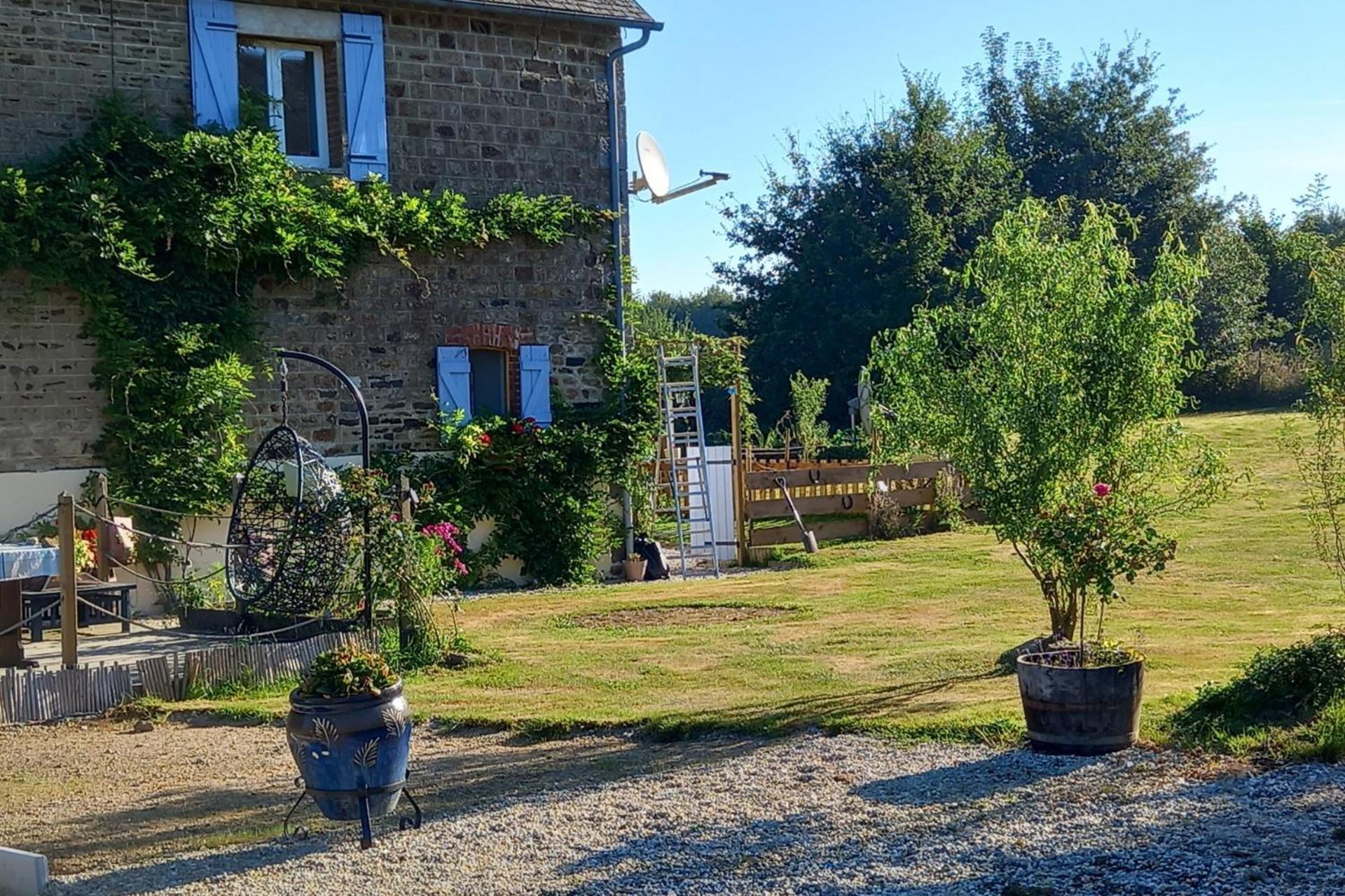 Mortain-Bocage - 2-Bed Wisteria Cottage - Sleeps 4 Notre-Dame-du-Touchet Exterior photo